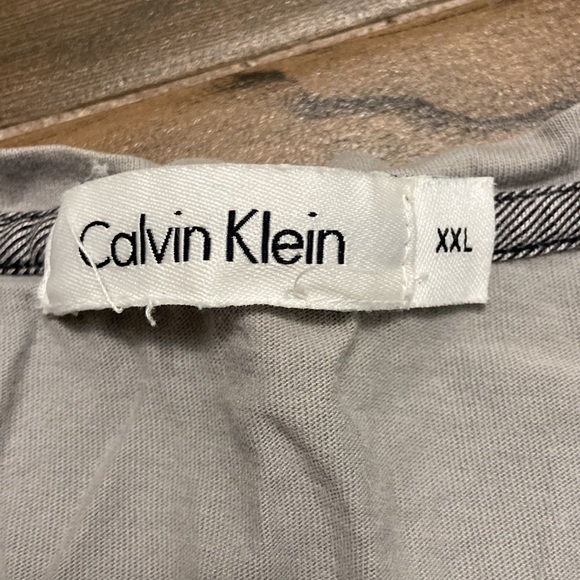 Calvin Klein tee (XXL) - Picture 3 of 4